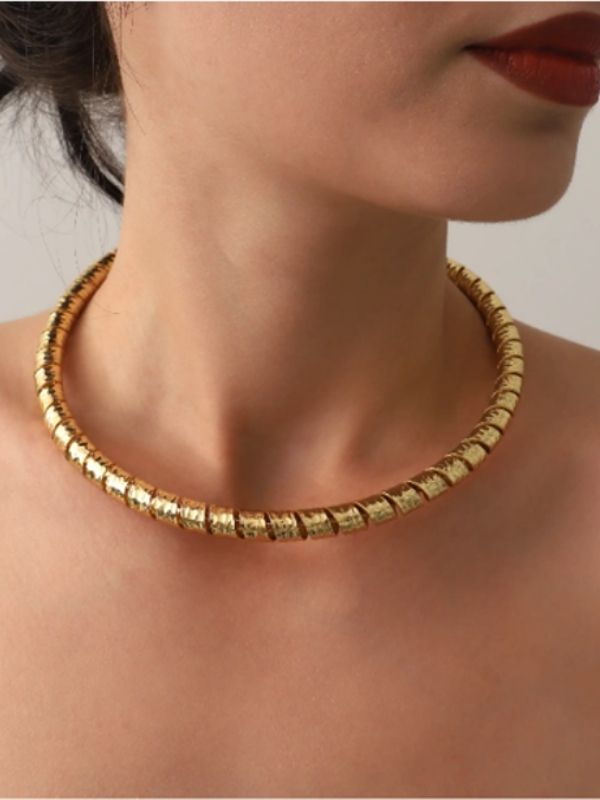 Aure Loop Necklace