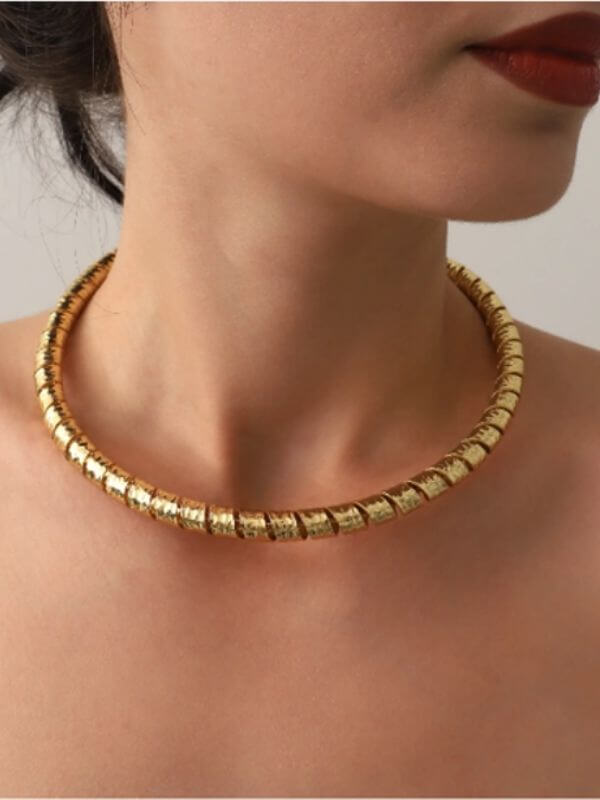 Aure Loop Necklace