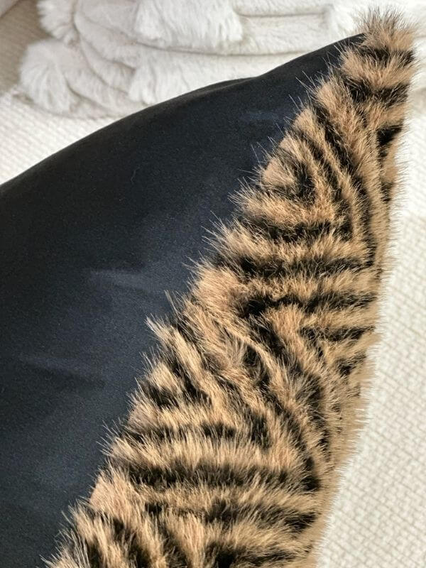 Black & Brown Plush Throw Pillow Cover – Retro Textured Cushion (45 × 45 cm)