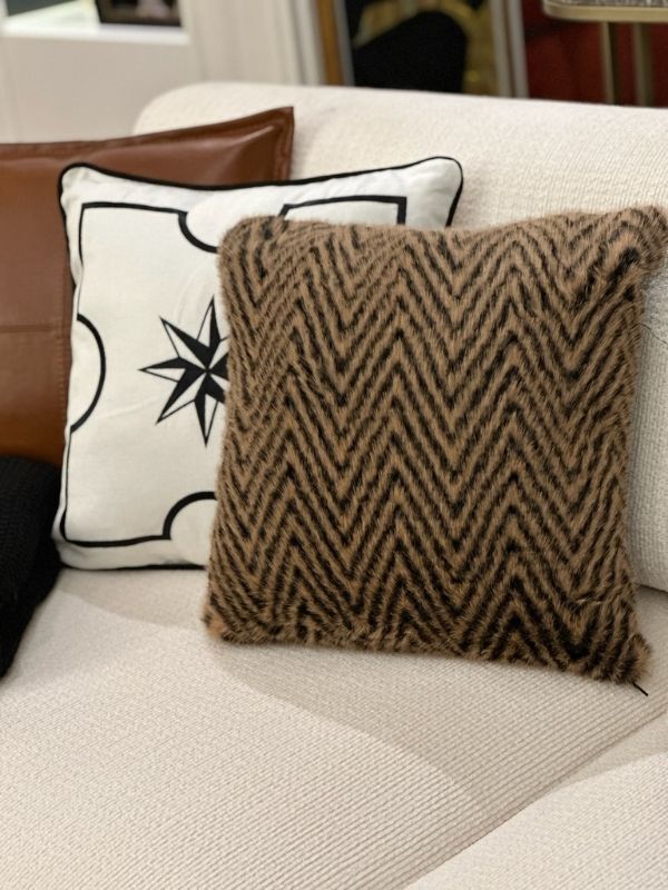 Black & Brown Plush Throw Pillow Cover – Retro Textured Cushion (45 × 45 cm)