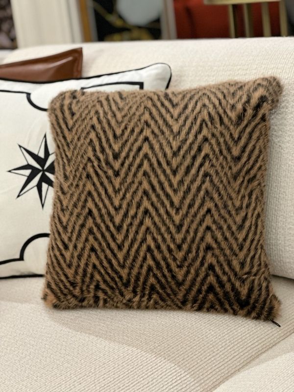 Black & Brown Plush Throw Pillow Cover – Retro Textured Cushion (45 × 45 cm)