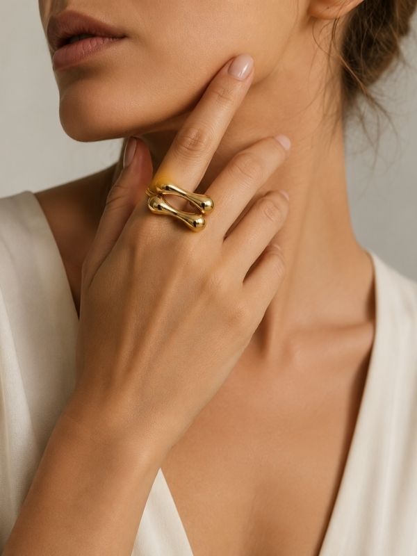 Fluid Knot Ring