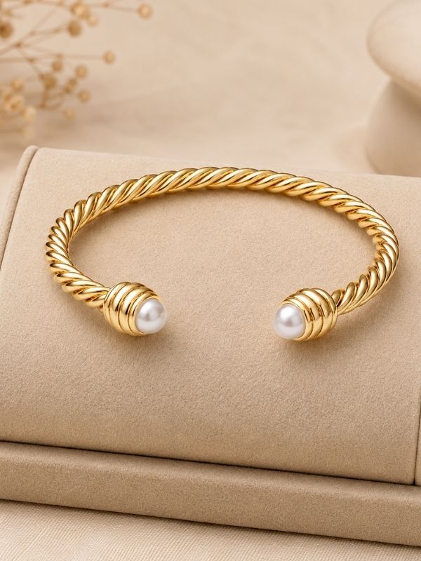 Luna Twist Cuff
