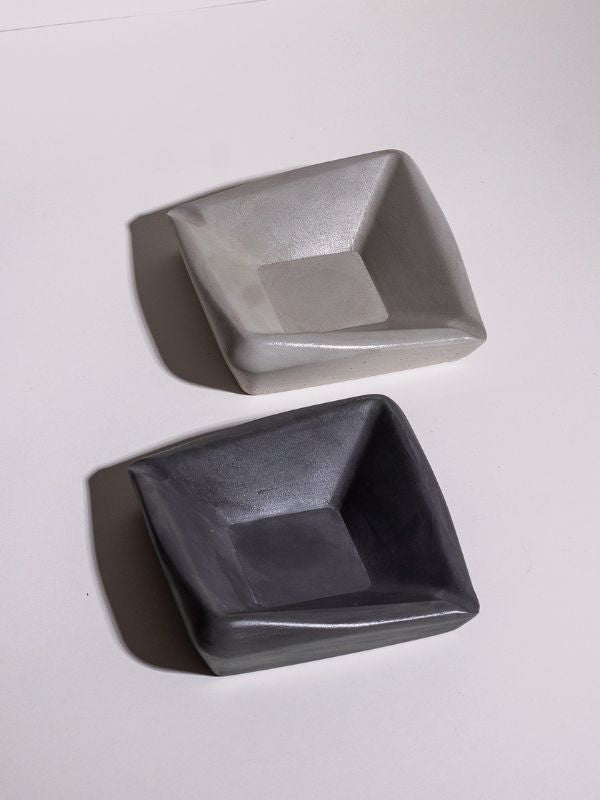 Minimal Ashtray Set of 4 – Stylish Concrete Smoke Break Accent