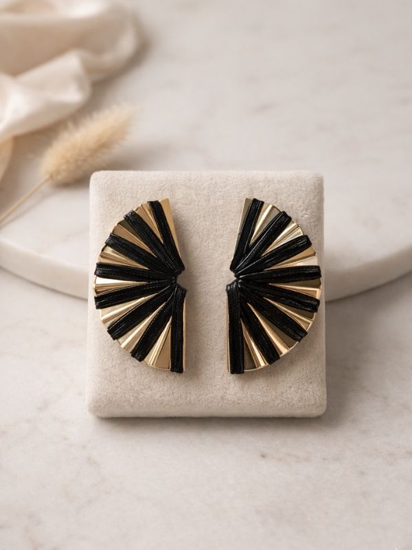 Noiré Fan Earrings