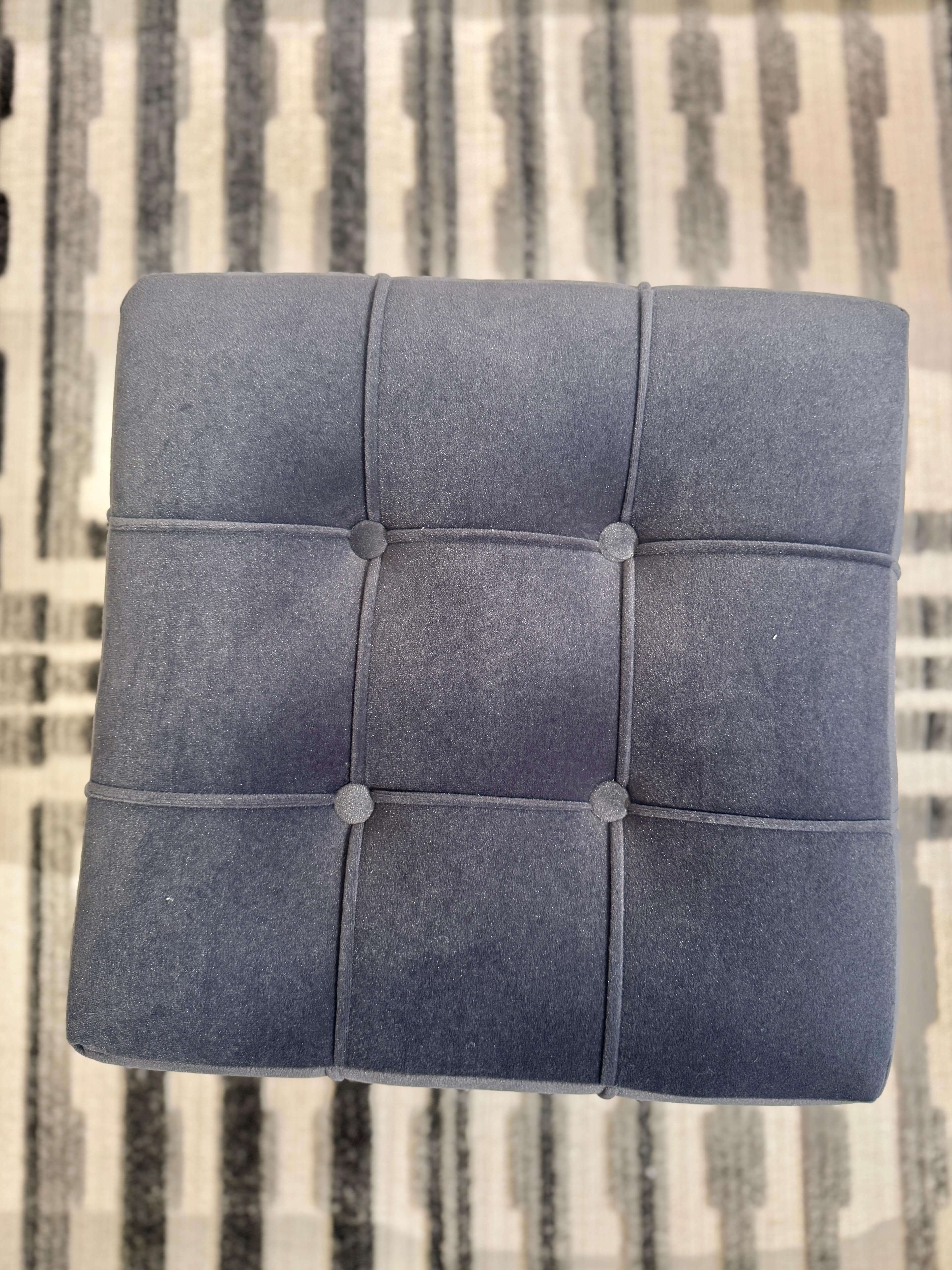 Velvet Cube Ottoman – Chic & Versatile Accent