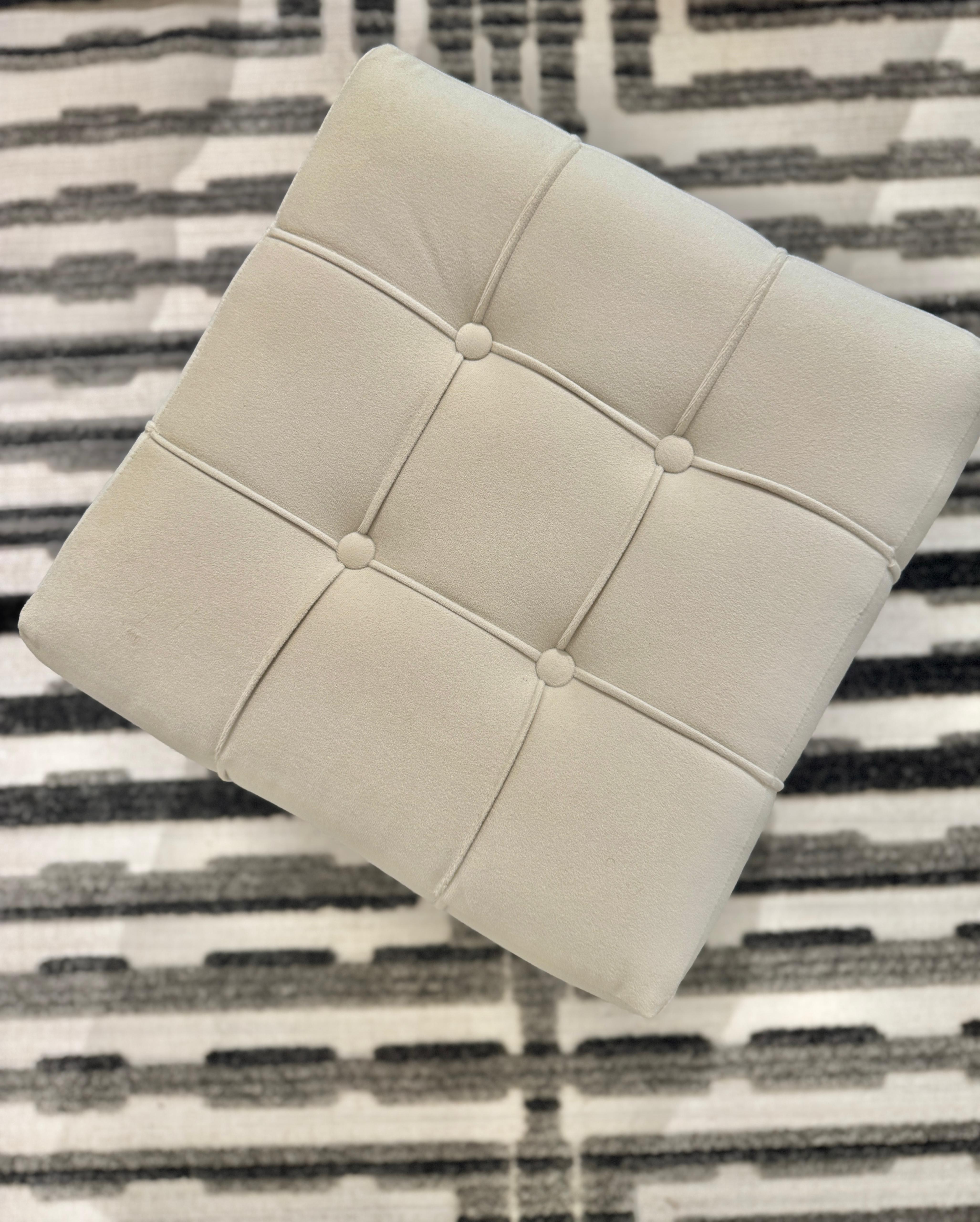 Velvet Cube Ottoman – Chic & Versatile Accent