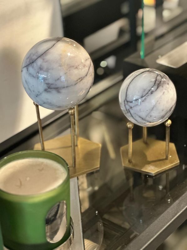 White Marble Decorative Sphere with Lilac Veins – Hexagonal Stand, Antique Brass Finish