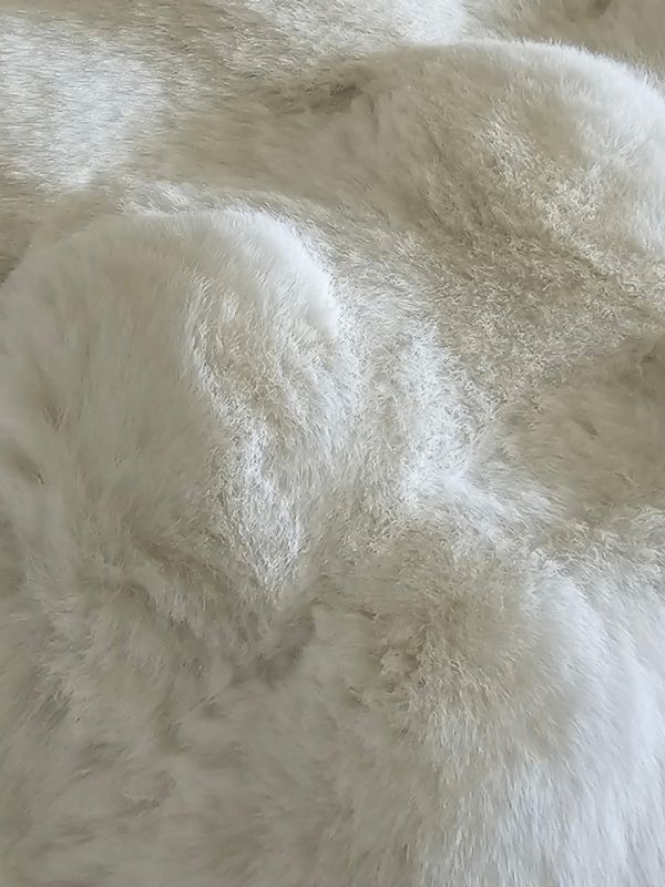 Ivory Faux Fur Throw Pillow – Ultra Soft Plush Cushion (45 x 45 cm)