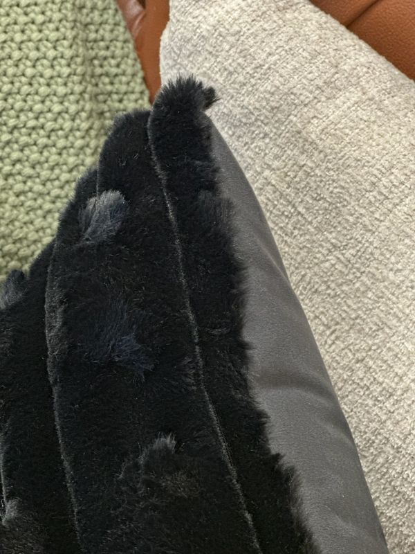 Black Plush Throw Pillow Cover – Soft Textured Cushion Cover (45 × 45 cm)