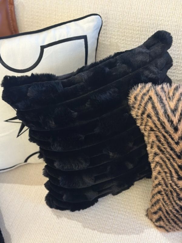 Black Plush Throw Pillow Cover – Soft Textured Cushion Cover (45 × 45 cm)