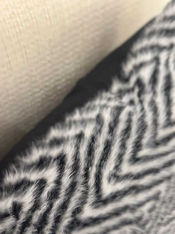 Black & White Plush Throw Pillow Cover – Retro Textured Cushion (45 × 45 cm)