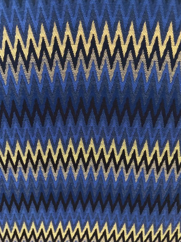 Velvet Cube Pouf – Blue & Gold Zigzag Fabric Accent (43 x 40 cm)