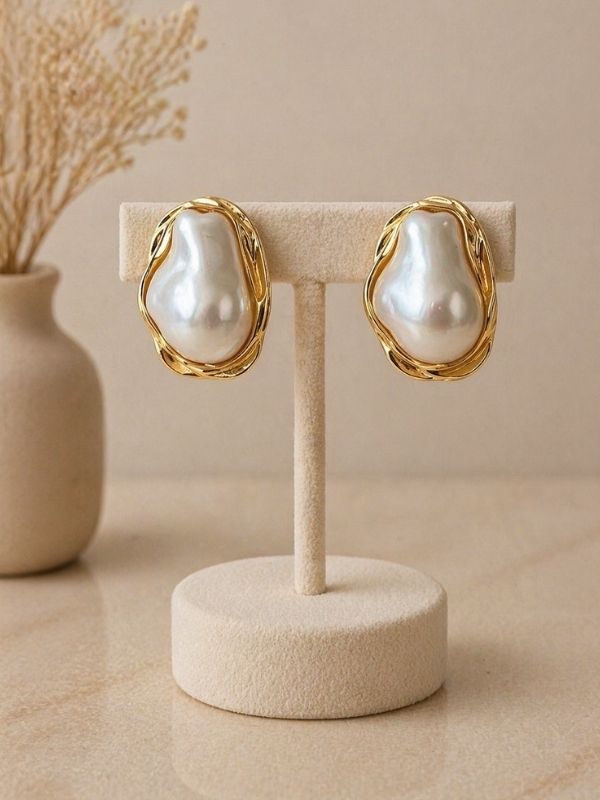 Elara Pearl Earrings