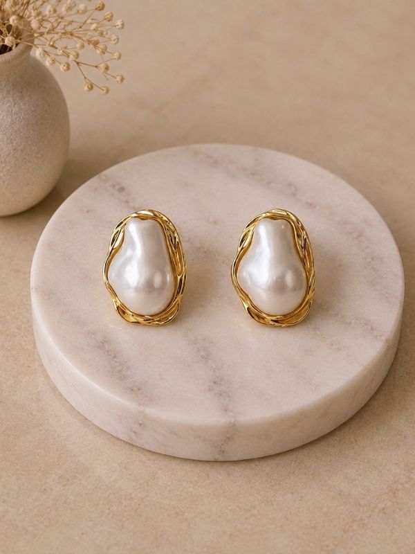 Elara Pearl Earrings