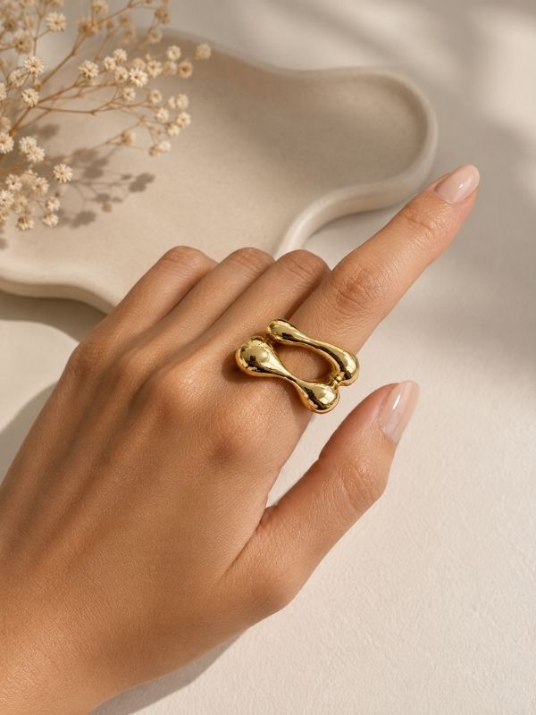 Fluid Knot Ring