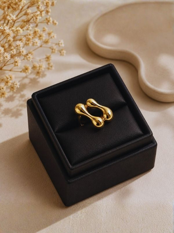 Fluid Knot Ring