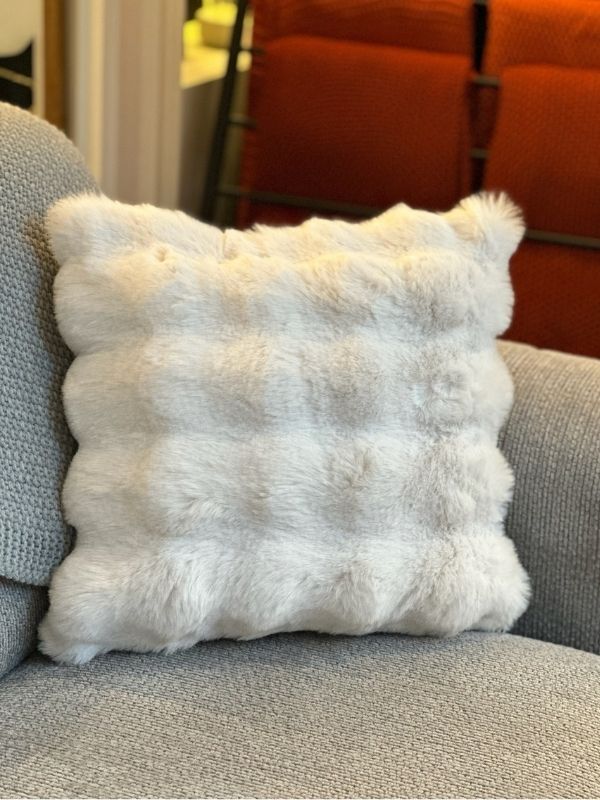 Ivory Faux Fur Throw Pillow Case – Ultra Soft Plush Cushion Cover(45 x 45 cm)