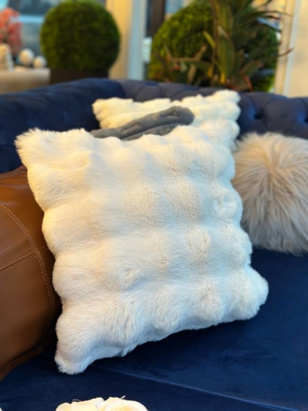 Ivory Faux Fur Throw Pillow Case – Ultra Soft Plush Cushion Cover(45 x 45 cm)