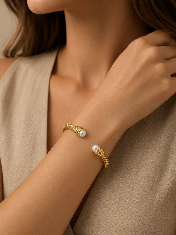 Luna Twist Cuff