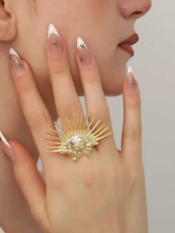 Solaris Crest Ring