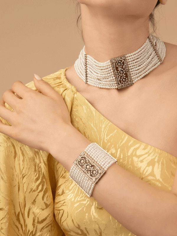 Rhinestone Embellished Pearl Necklace