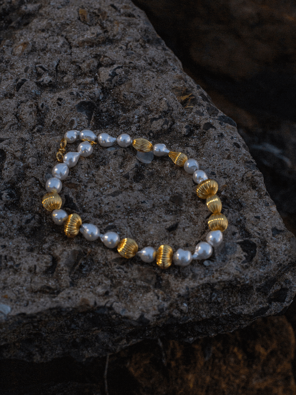 Golden Daphne Pearl Necklace